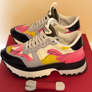 Valentino Garavani Women’s Rock Runner Platform Camouflage Pink Sneakers 7 ITALY